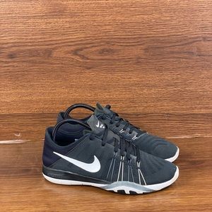 Nike Free TR 6